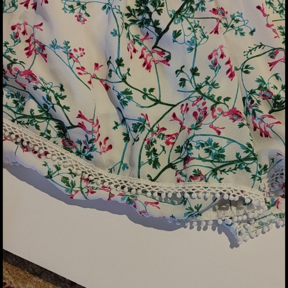 Steezyer size M floral Romper - Picture 4 of 9